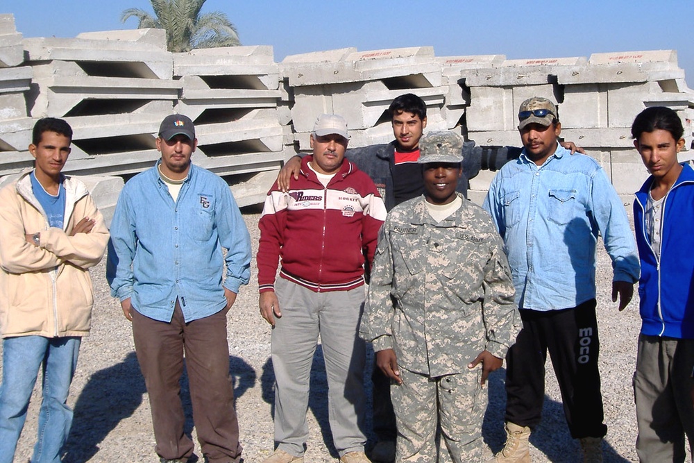 Army Spc. Supervises Iraqi Work Crew at Camp Liberty
