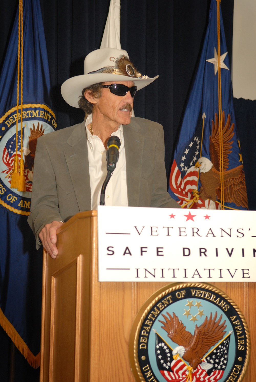 NASCAR Legend Richard Petty Promotes Safe Driving for Veterans