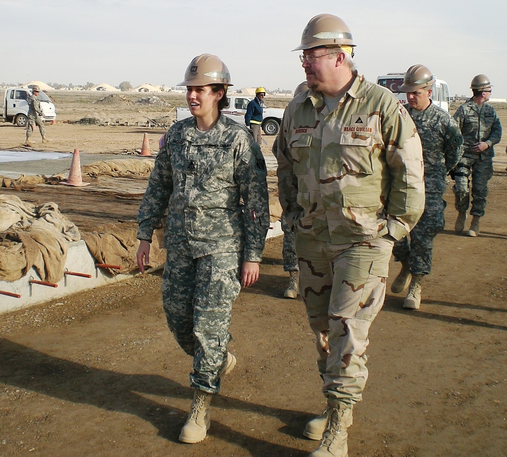 Army Engineer Burg Briefs Gulf Region Division Chief on Pipeline Exclusion Zone Project