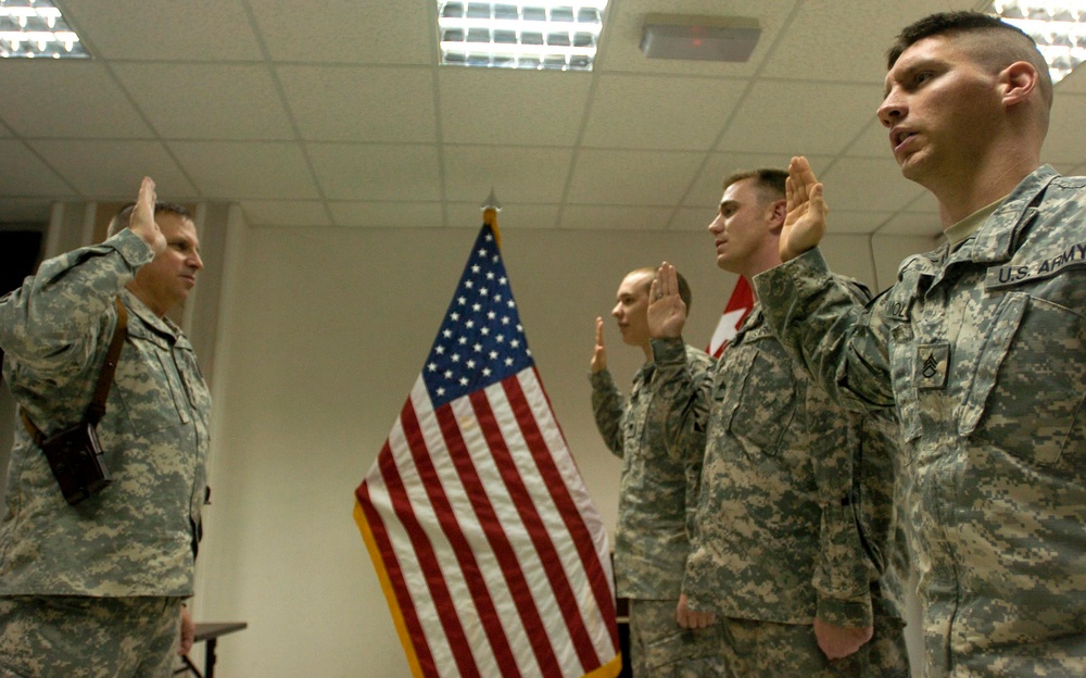 Army Reserve Chief Visits Deployed Soldiers on Christmas Eve