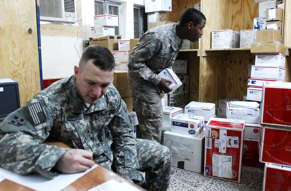 Army Mail Handlers Ensure Timely Delivery for Troops in Iraq