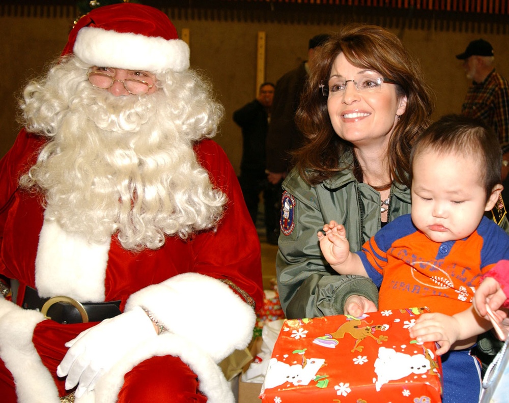 Palin Spreads Holiday Cheer in Remote Alaskan Village