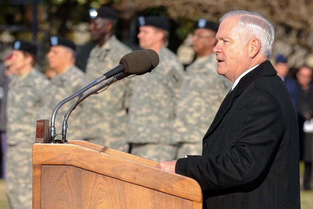 Defense Secretary Gates Presides Over Change of Command at Army Training and Doctrine Command