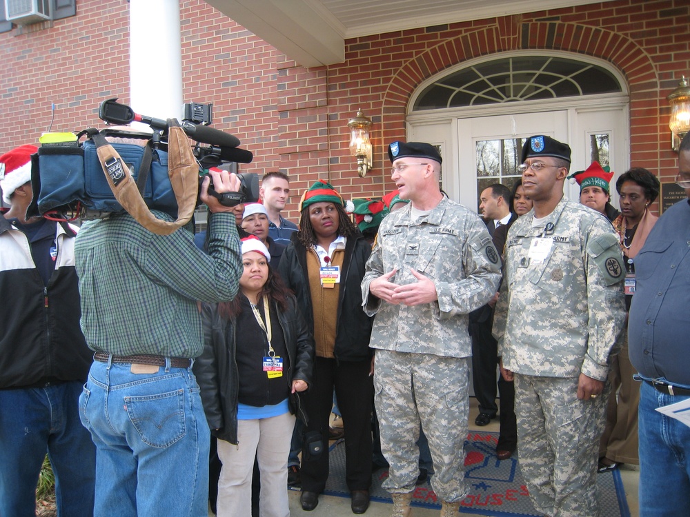 Walter Reed Welcomes Wal-Mart Volunteers to Spread Holiday Cheer