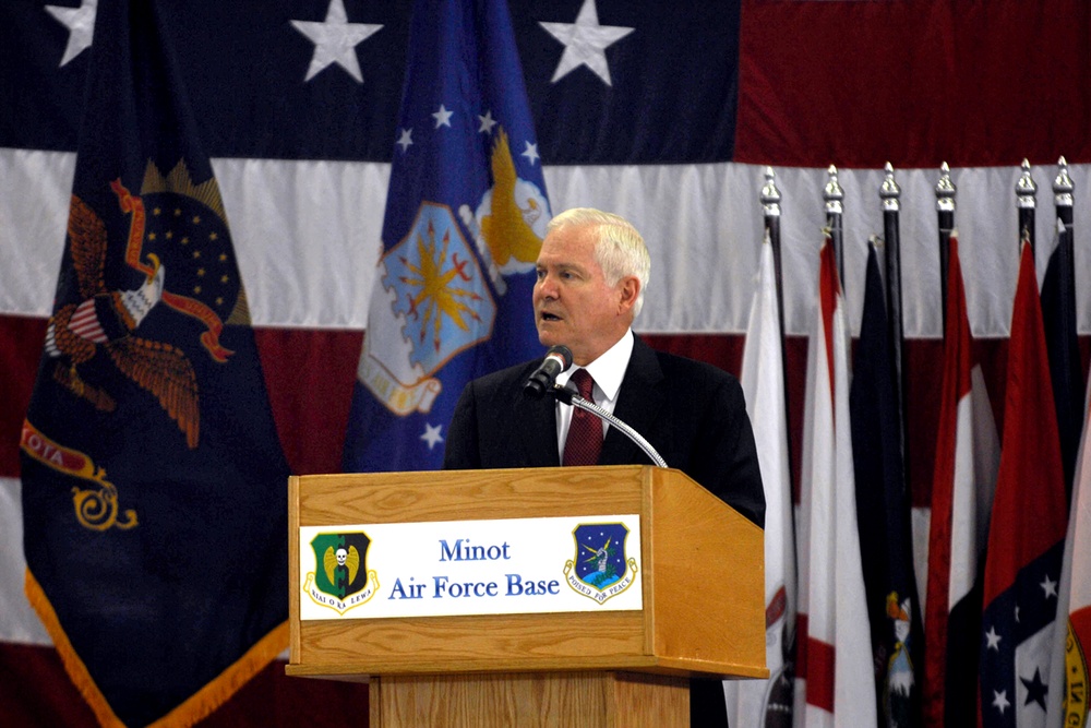 Gates Emphasizes Importance of Air Force's Nuclear Mission at Minot Air Force Base