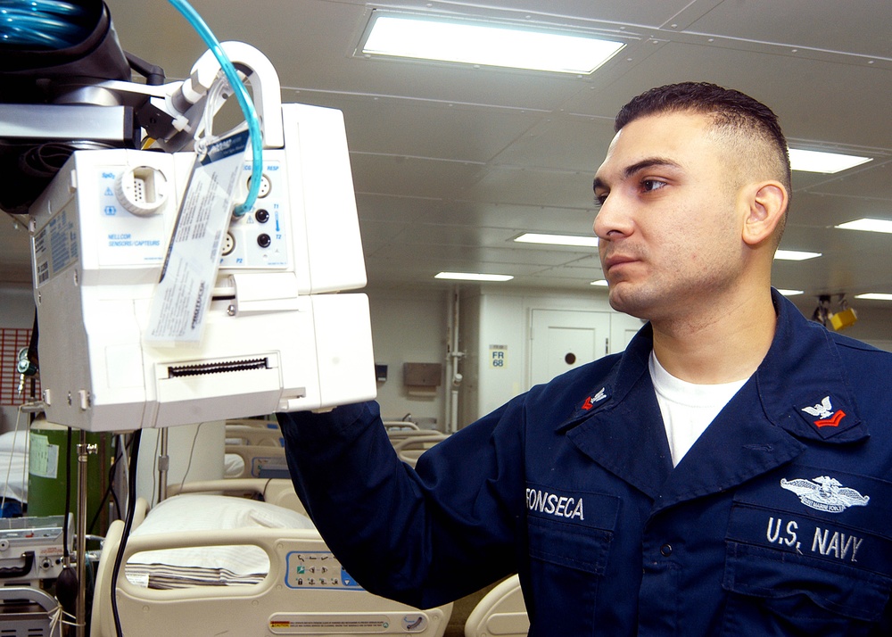 Navy Corpsman Honored for Bravery in Iraq Battle