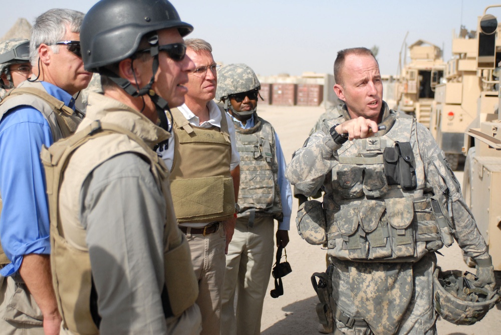 Army Colonel Briefs Congressional Delegation in Iraq
