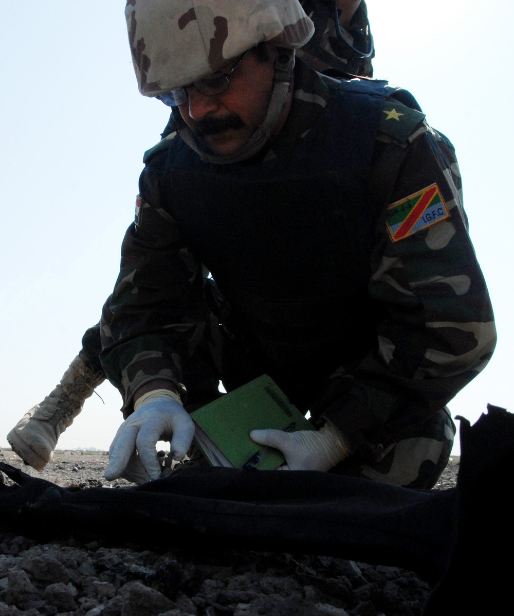 Iraqi Army Bomb Disposal Unit Trains to Defuse Threats