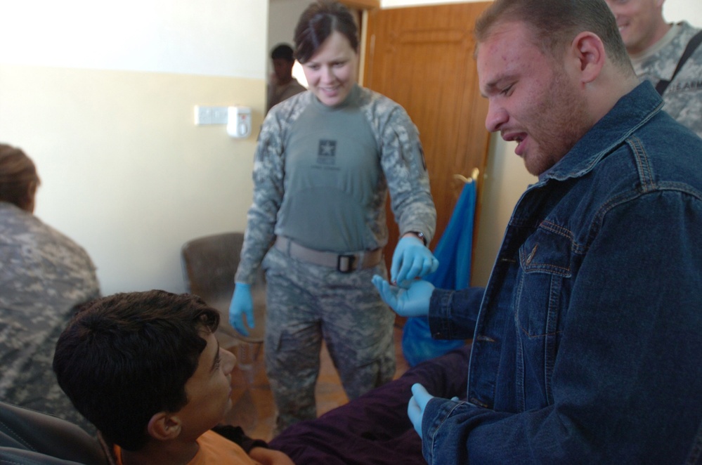 U.S. Army Medic Assists Iraqi Dentist in Rathwaniyah