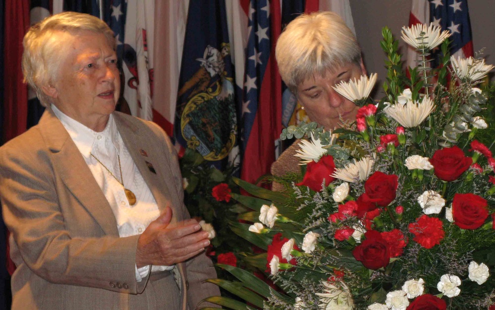 Women's Memorial Honors Veterans at Arlington Ceremony