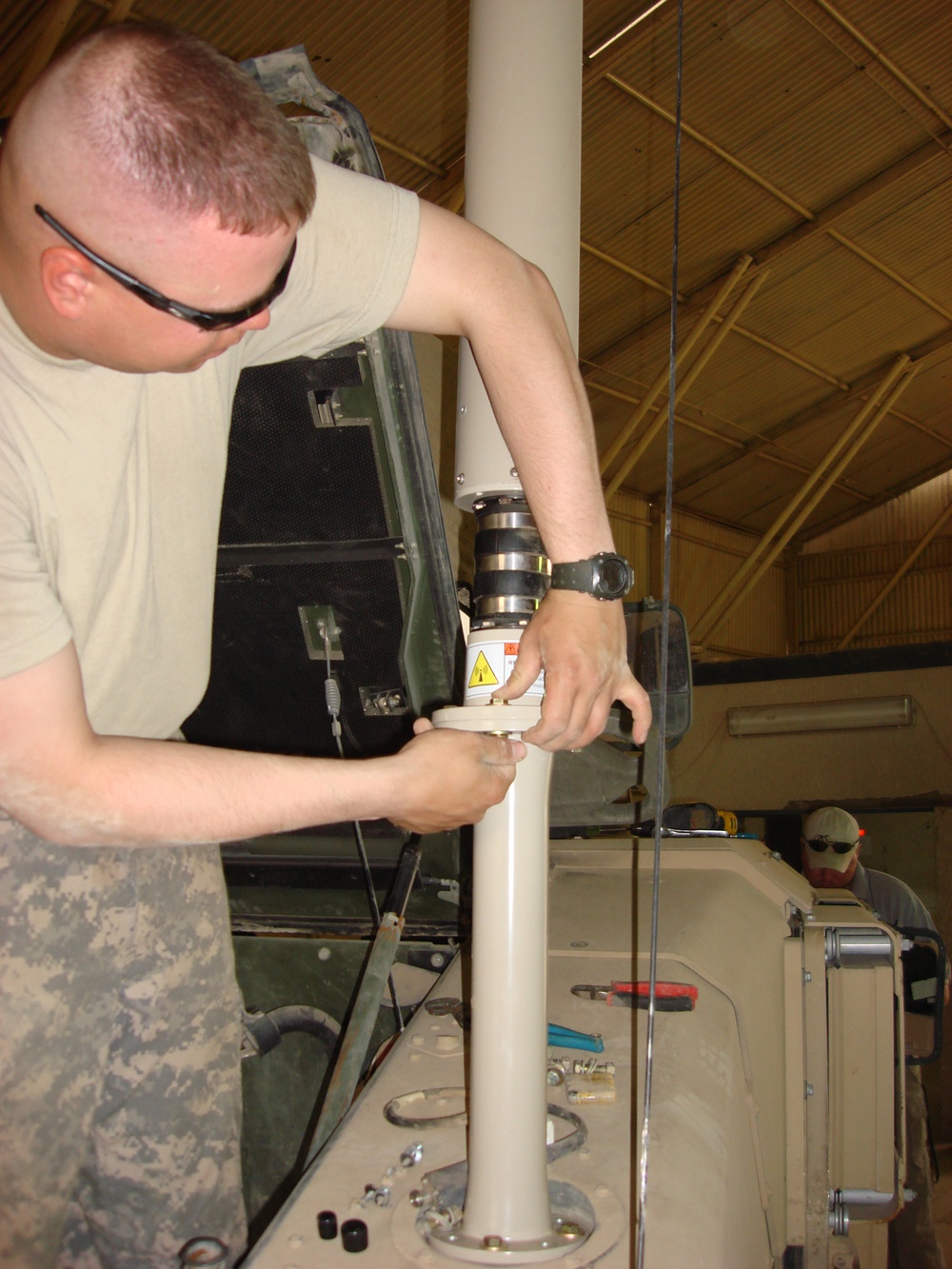 Army Sergeant Installs Antenna System During Electronic Warfare Training in Iraq