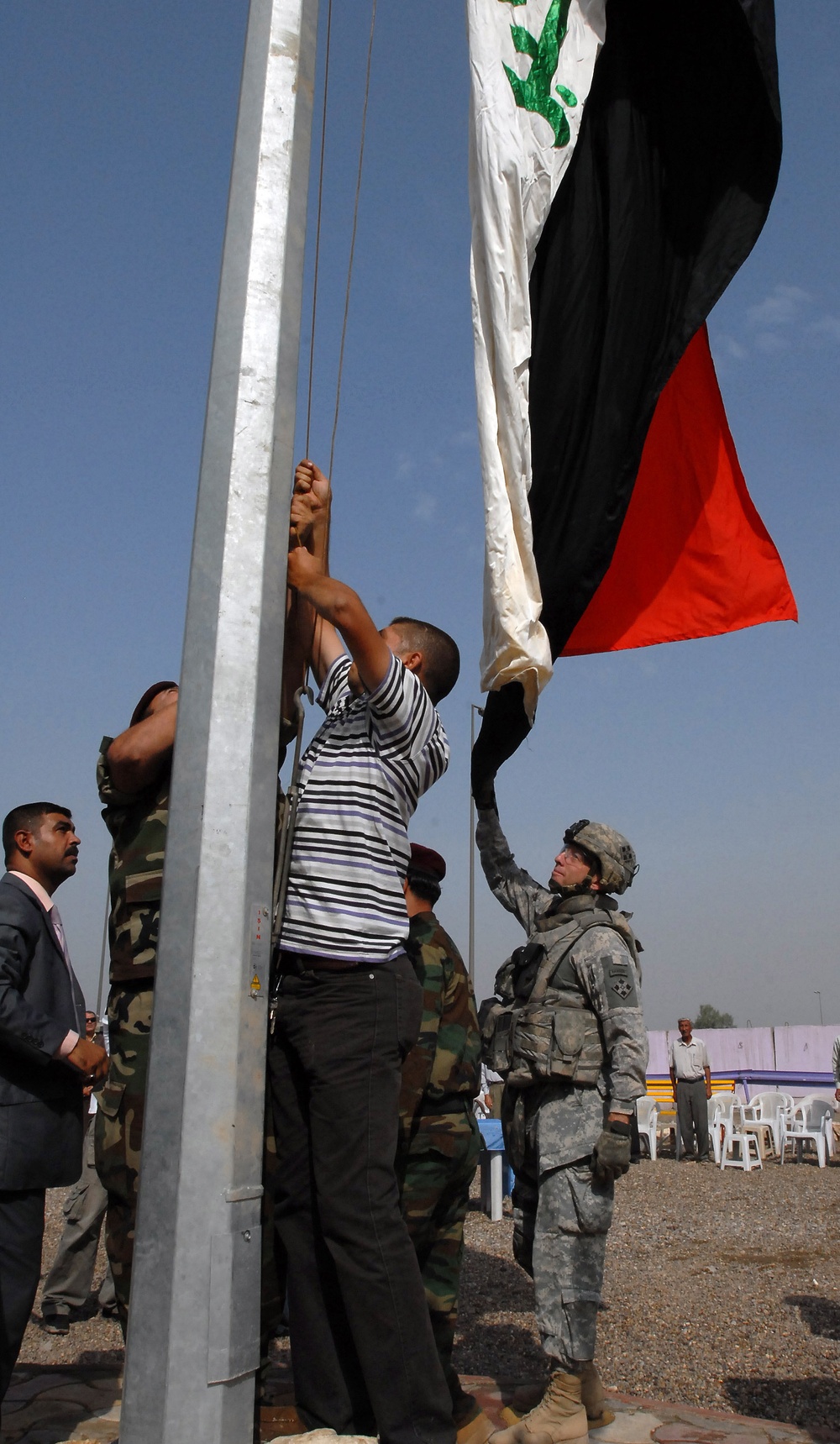 U.S. Army Commander Helps Raise Iraqi Flag at Baghdad Park Opening