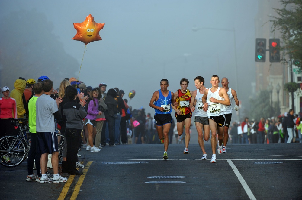 Army 2nd Lt. Kenneth Foster Leads Pack at Marine Corps Marathon