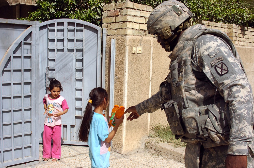 Army Sergeant Provides Humanitarian Aid to Iraqi School