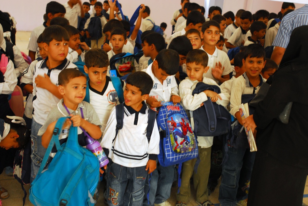 Iraqi Students Receive School Supplies in Rashid District