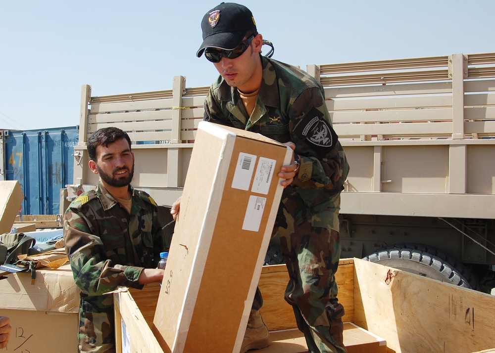 Afghan Forces Receive Influx of M-16 Rifles Ahead of Transition