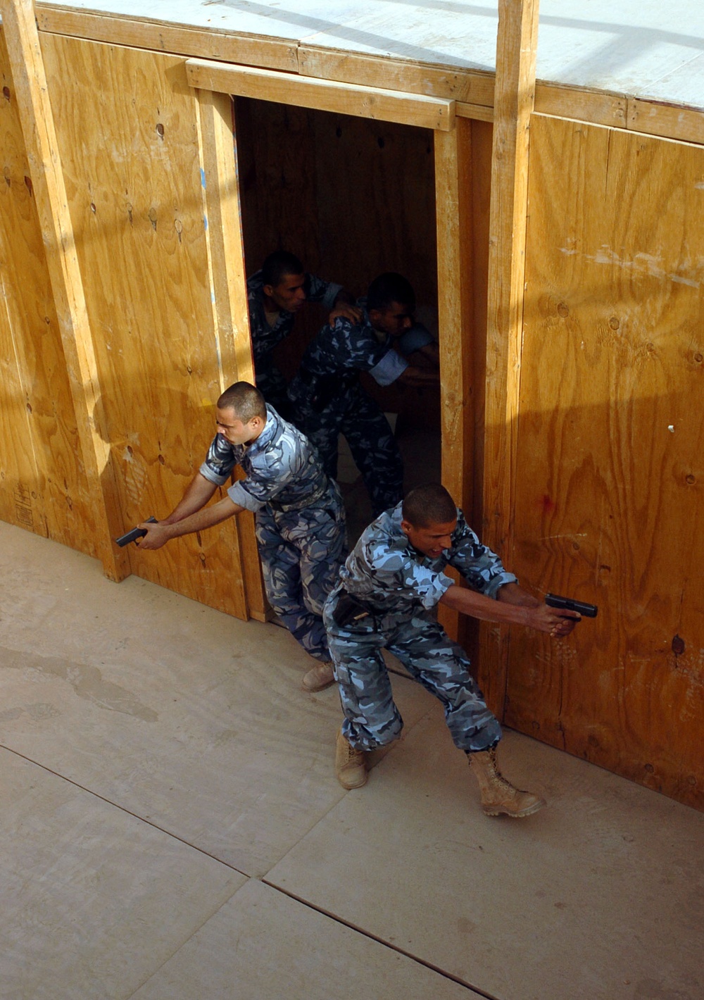 Iraqi Police Train on Building Entry and Room Clearing Tactics