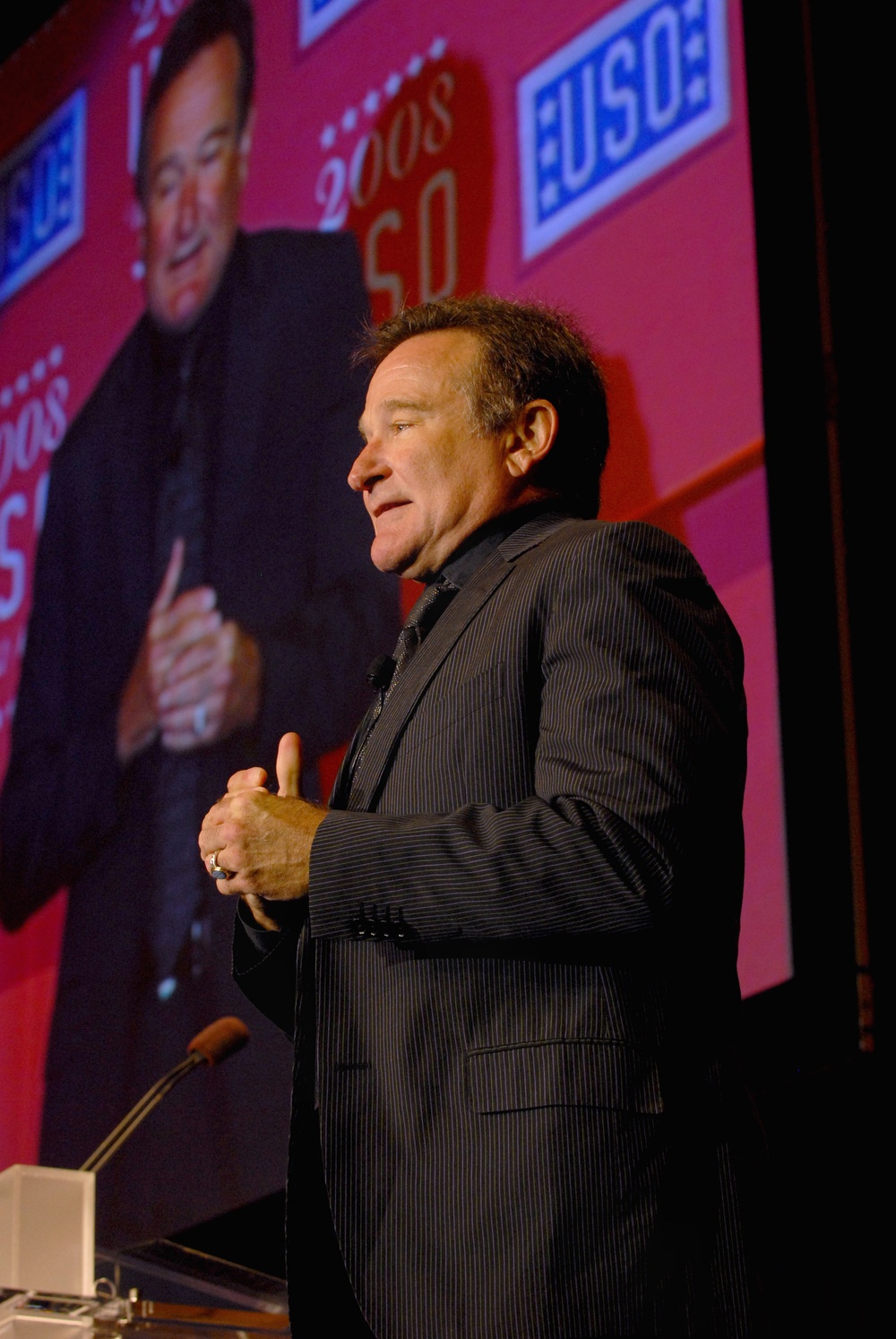 Comedian Robin Williams Supports Troops at USO Gala
