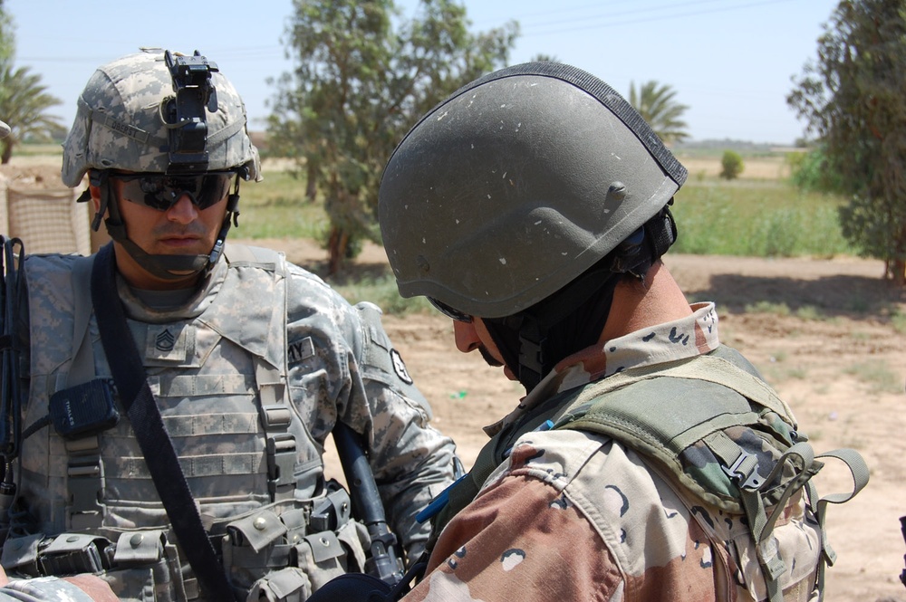 U.S. Soldier Discusses Deterrence Tactics with Iraqi Counterpart