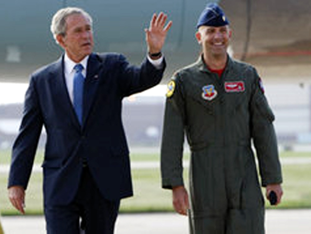 Bush Honors Air Force Major's Volunteer Service