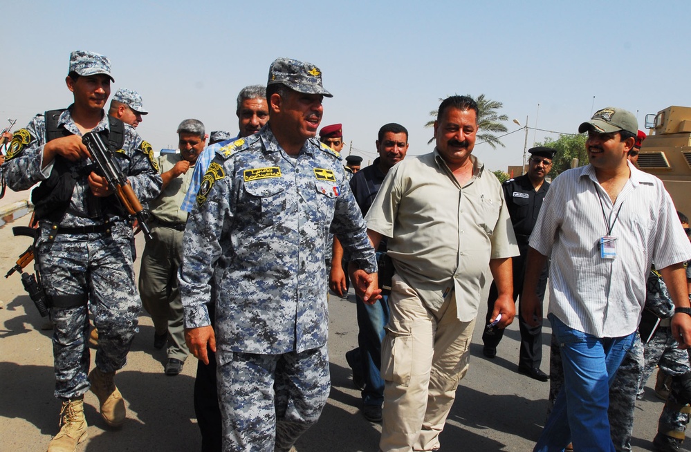 Iraqi Police Commander Oversees Resettlement Efforts in Baghdad