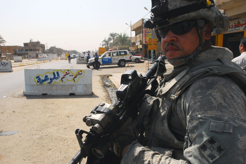 U.S. Army Soldier Patrols Baghdad Neighborhood, Provides Security for Returning Iraqis