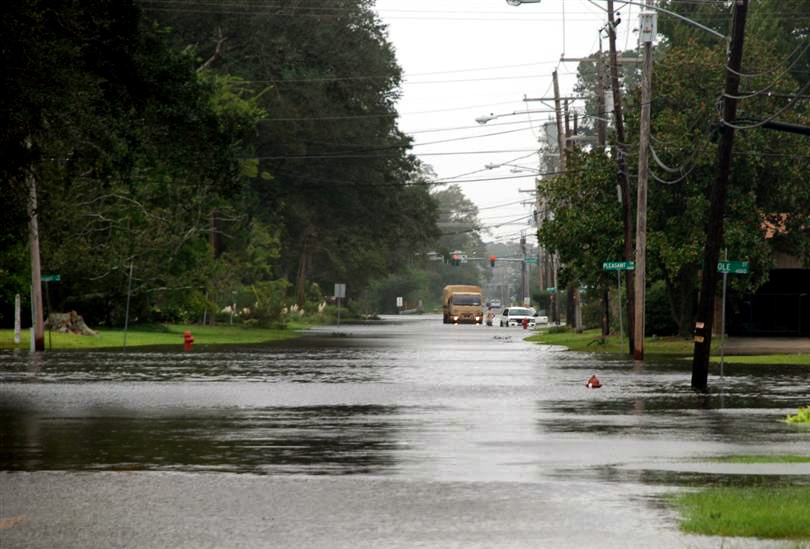 Louisiana Guardsmen Rescue Stranded Motorists in Flood Waters