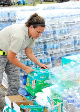 Texas Air National Guard Distributes Supplies to Hurricane Ike Evacuees