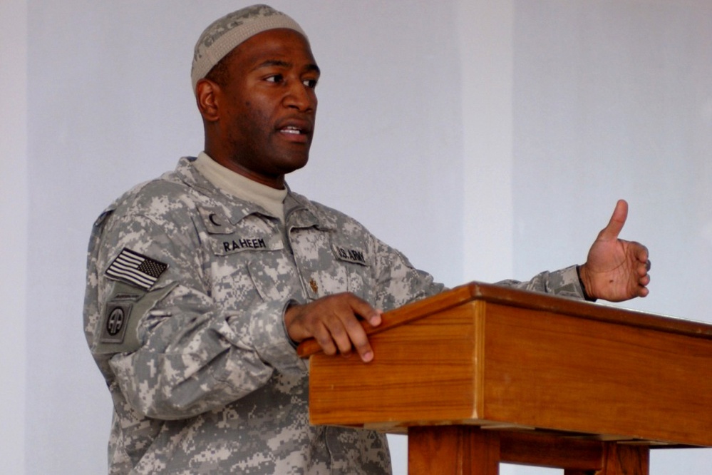 Muslim Army Chaplain Delivers Sermon to Troops in Iraq