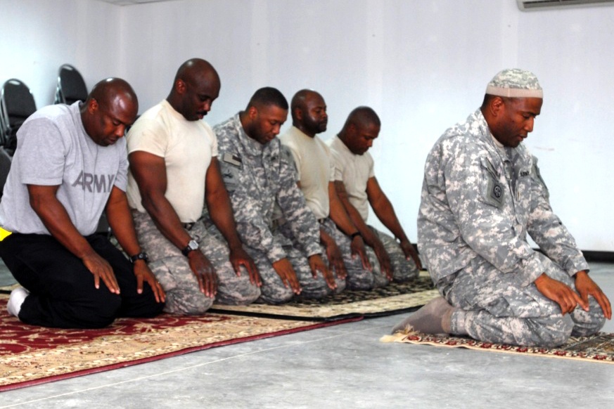 Muslim Army Chaplain Leads Prayers for Soldiers in Iraq