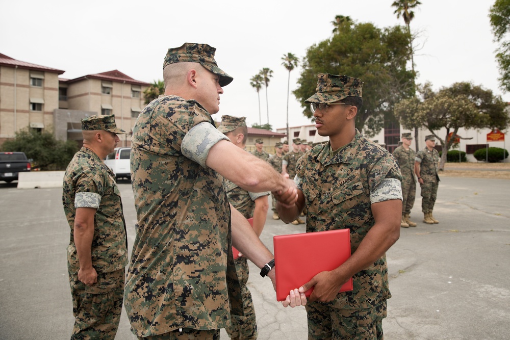11th MEU Marines receive awards for outstanding service