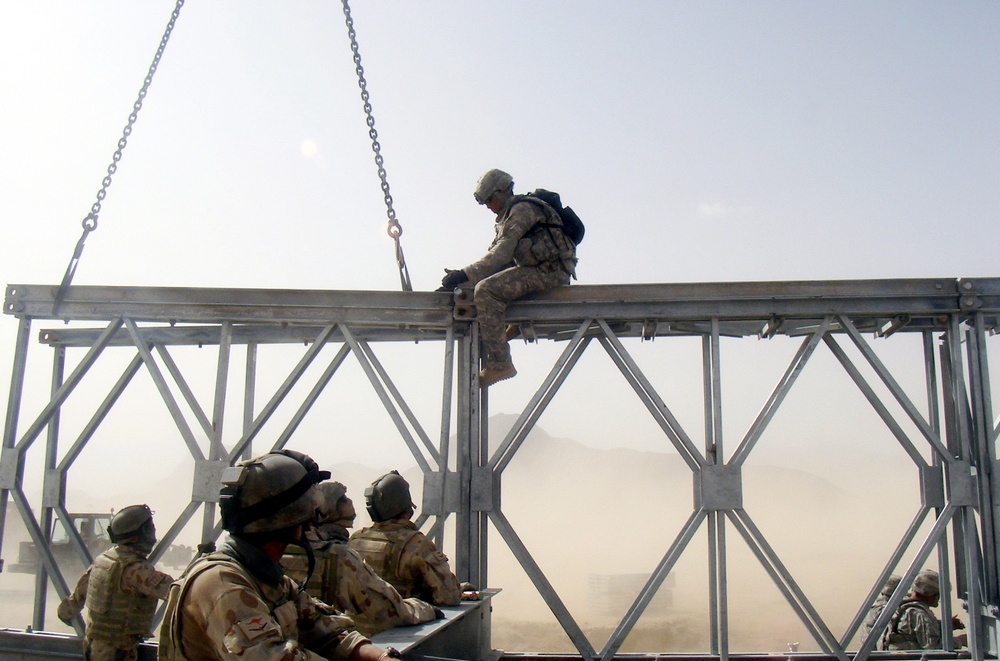 U.S. and Australian Engineers Collaborate on Bridge Construction