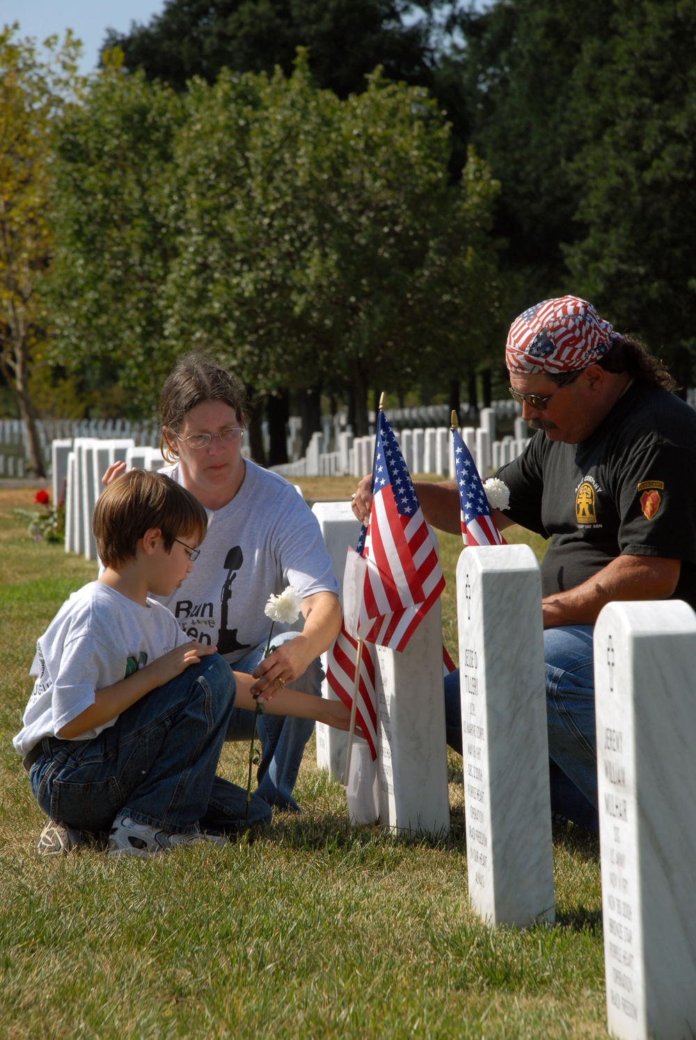 Family Honors Fallen Soldier at Arlington National Cemetery