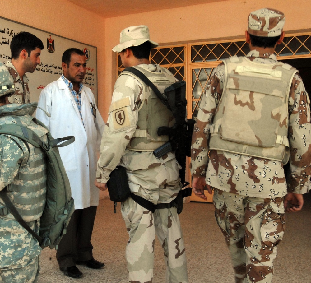 Iraqi Army Soldiers Collaborate with Multinational Forces for Medical Outreach in Sadr City
