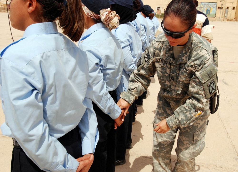 Army Sergeant Trains Iraqi Police Recruits at Kirkuk Academy