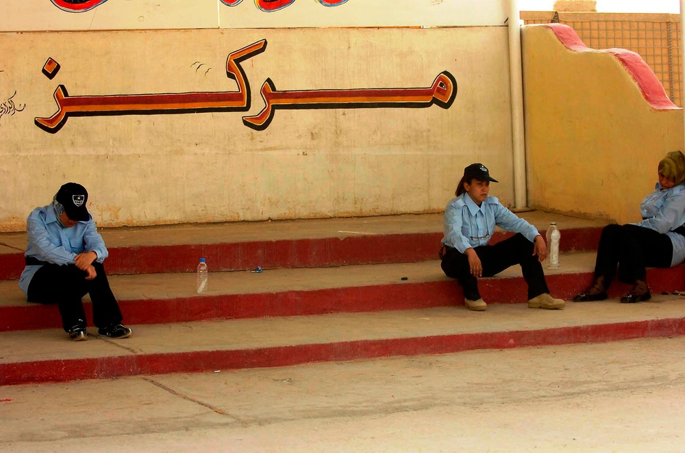 Iraqi Police Recruits Endure Scorching Temperatures During Training