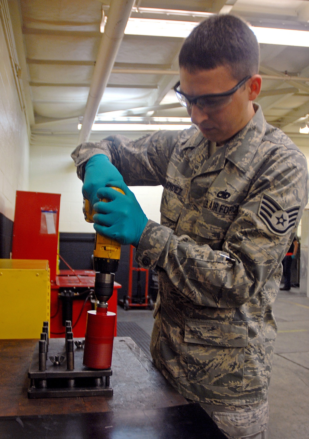 Tech. Sgt. Melendez Streamlines C-17 Maintenance with Innovative Cleaning Process