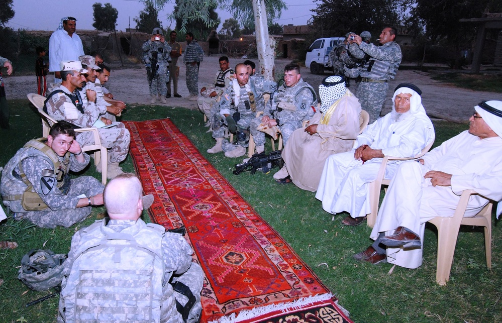 Iraqi, U.S. Forces Meet with Village Leaders in Sharqat