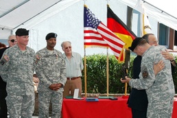 Darmstadt Mayor Presents Farewell Gift to Departing U.S. Army Garrison Commander