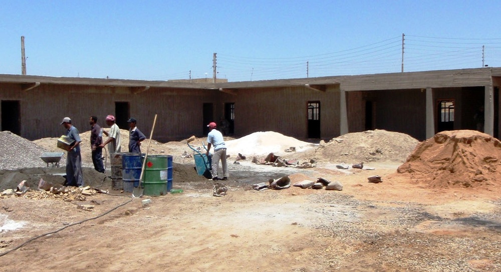 Construction Crews Race to Finish Iraqi School Before New Term