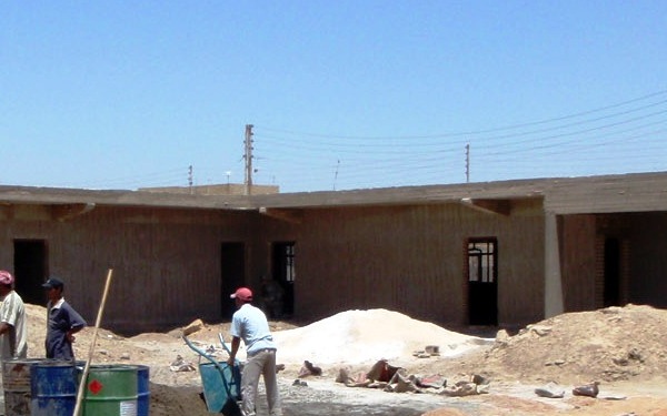 Construction Crews Race to Finish Iraqi School Before New Term