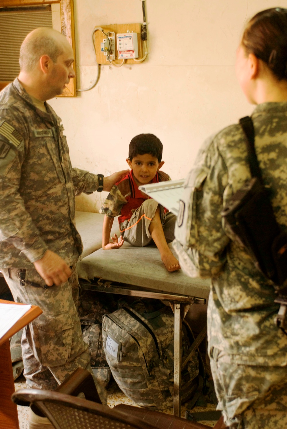 Army Doctors Provide Medical Care to Iraqi Civilians in Kut