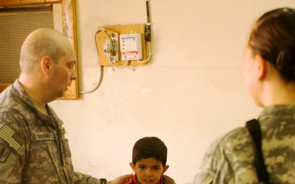 Army Doctors Provide Medical Care to Iraqi Civilians in Kut