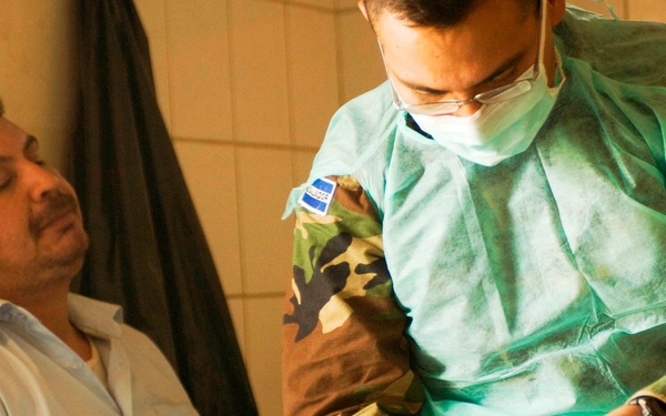 Salvadoran Soldier Receives Dental Care During Medical Mission in Iraq