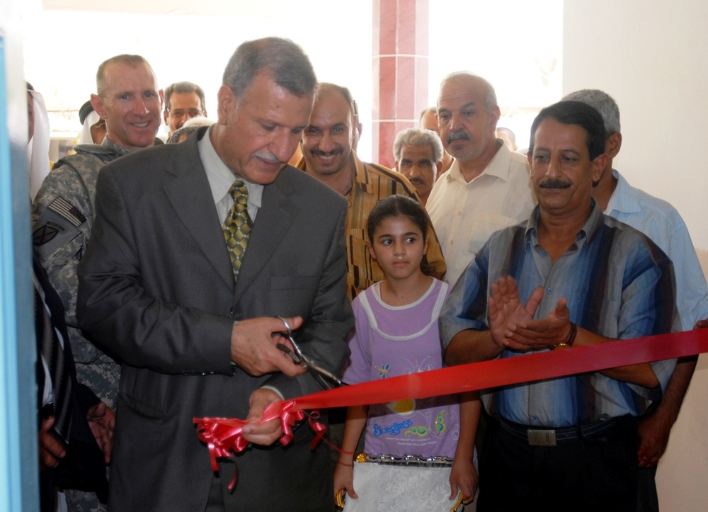 Rashid District Official Reopens Refurbished Elementary School in Baghdad