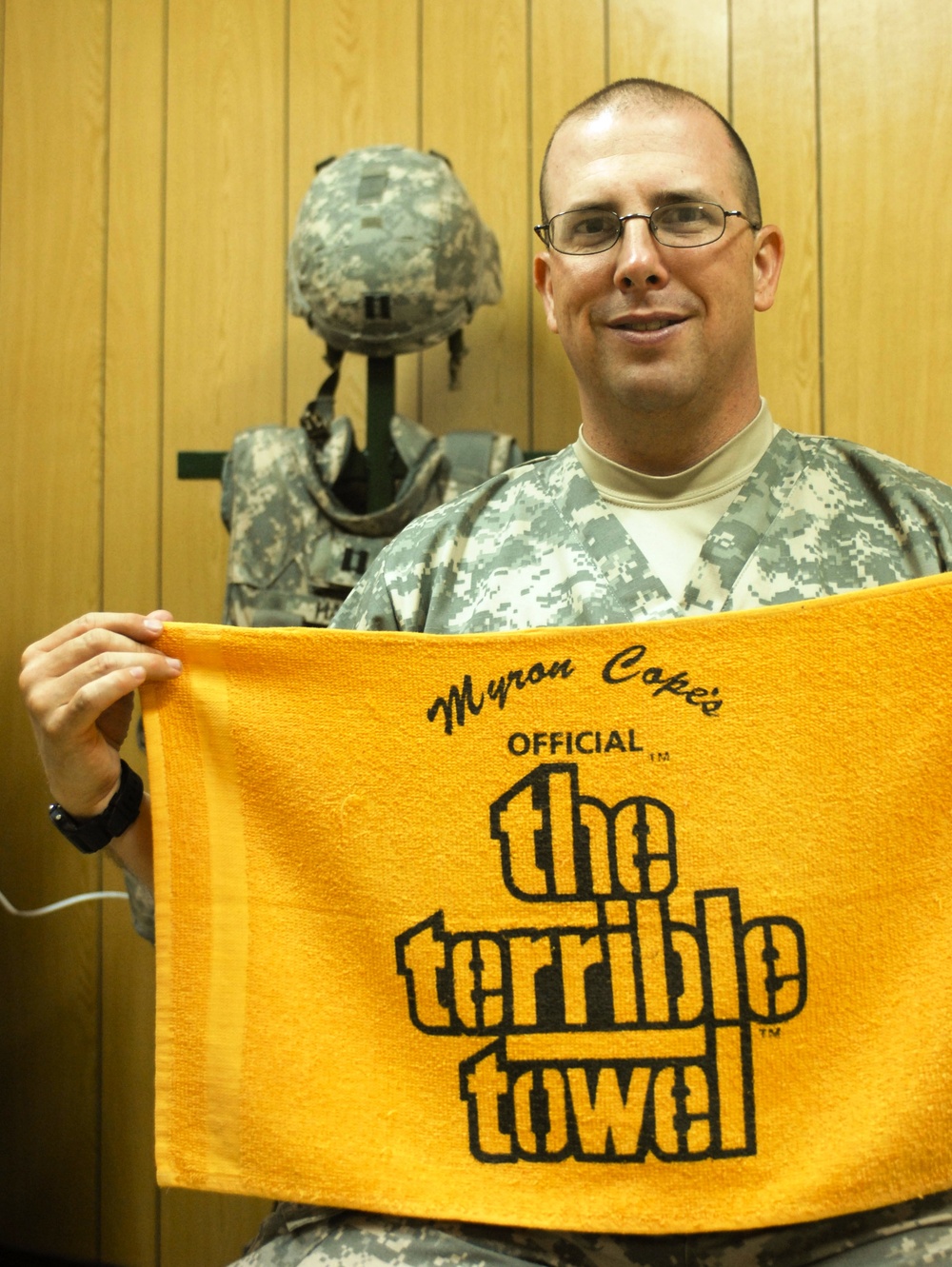 Army Physician Assistant Displays Steelers Pride in Iraq