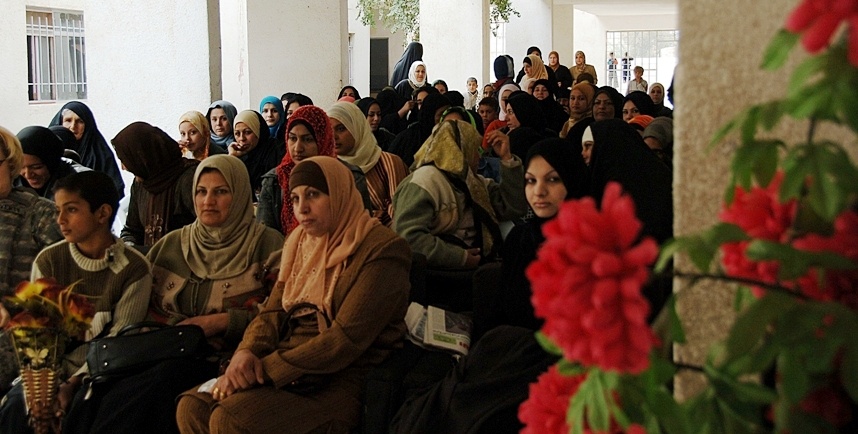 Iraqi Women Gather to Promote Literacy in Hawrajab