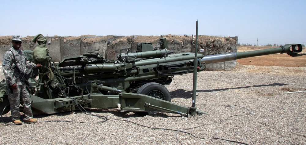 Army Sergeant Poses with Howitzer in Iraq