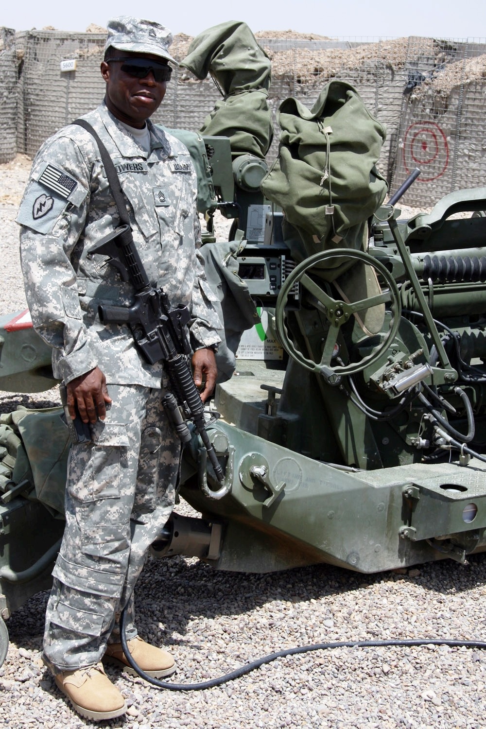 Army Sergeant Poses with Howitzer in Iraq