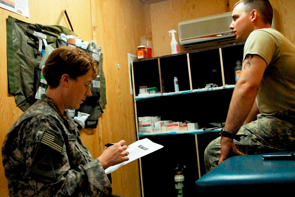 Army Medic Evaluates Soldier for Concussion in Iraq
